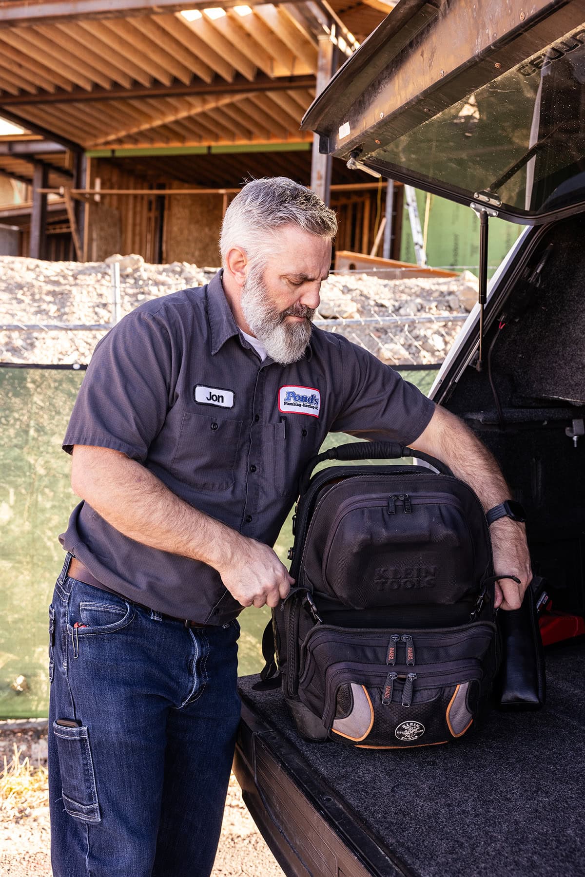 A Pond's service tech preparing for a maintenance job at a residential home in Utah.